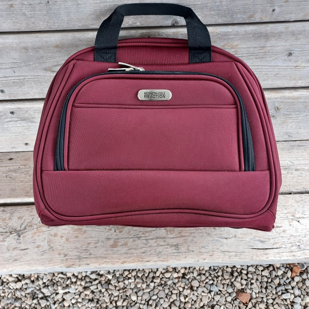 Very nice Kenneth Cole Reaction luggage bag